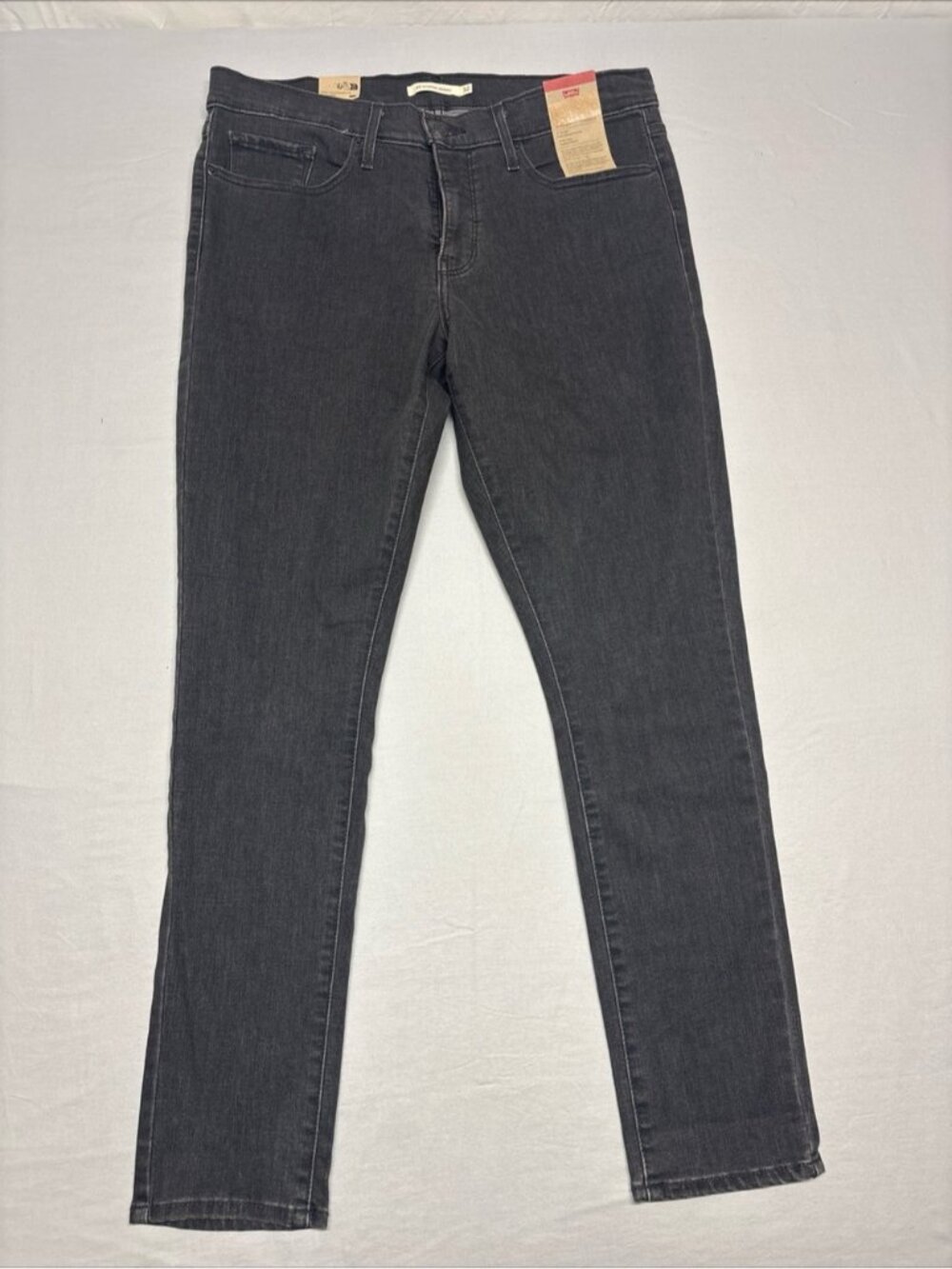 Levi's Woman’s Black Ankle Skinny Jeans stretch, shaping Size 32